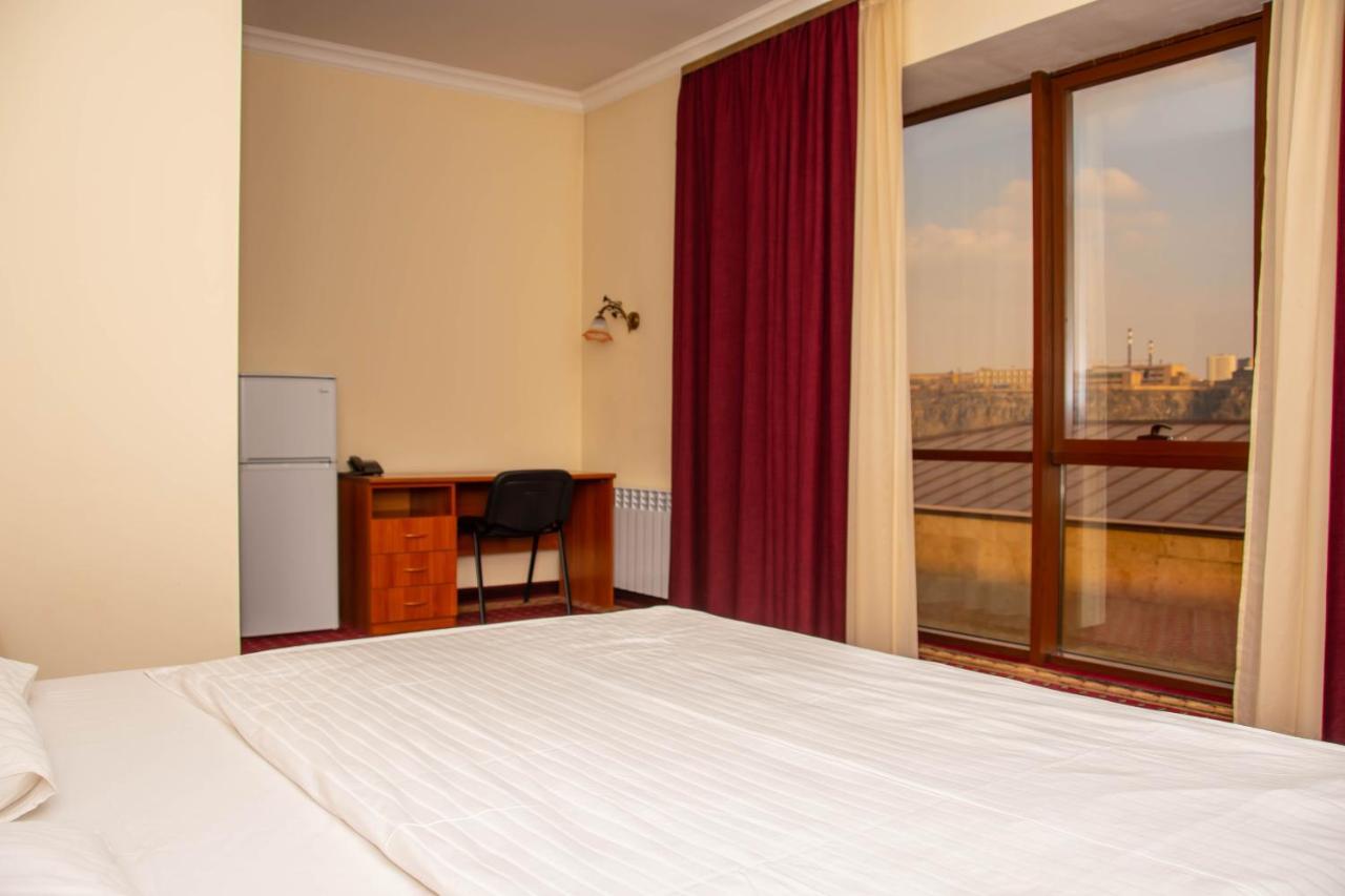 Olympavan Hotel Jereván Kültér fotó