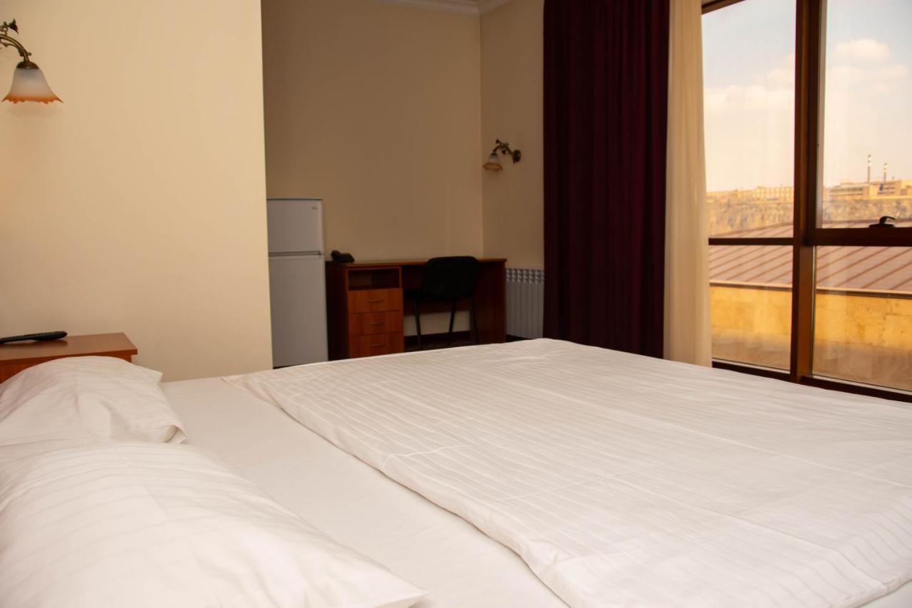 Olympavan Hotel Jereván Kültér fotó
