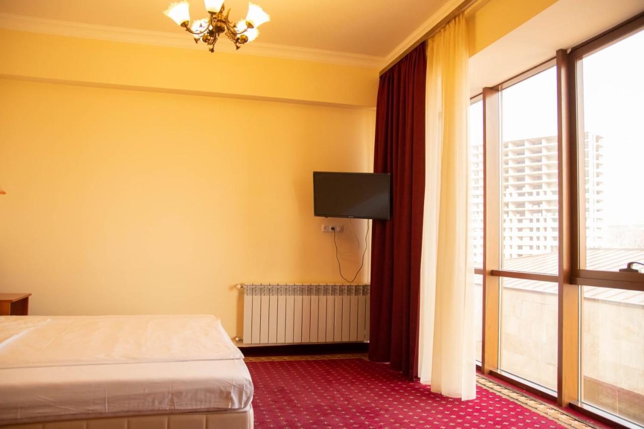 Olympavan Hotel Jereván Kültér fotó