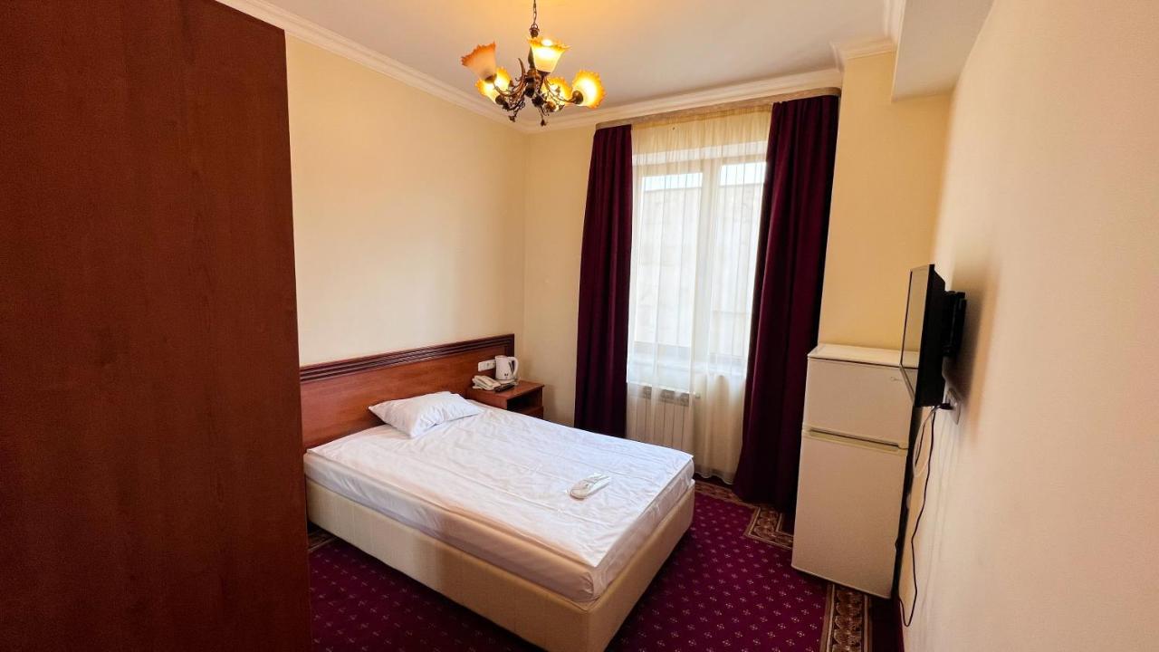 Olympavan Hotel Jereván Kültér fotó