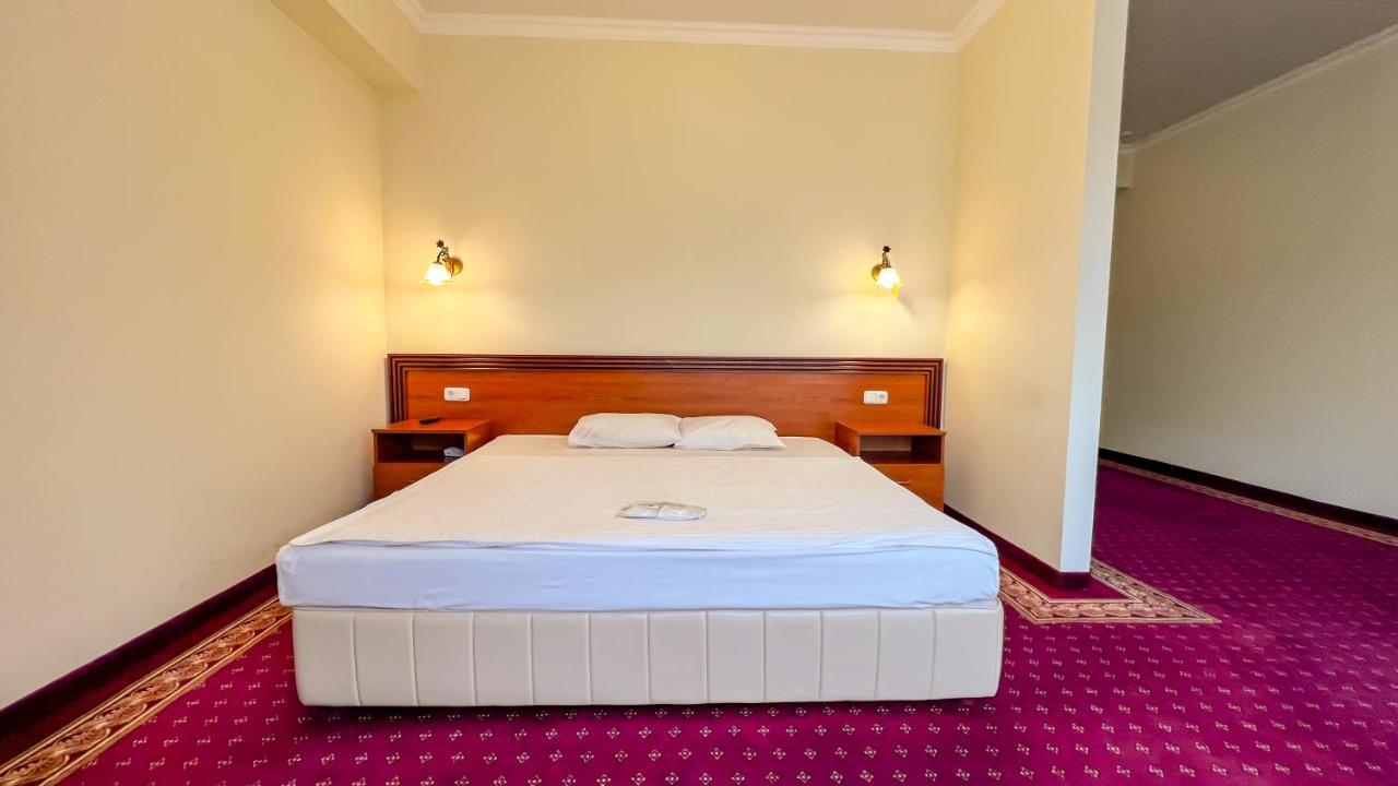 Olympavan Hotel Jereván Kültér fotó