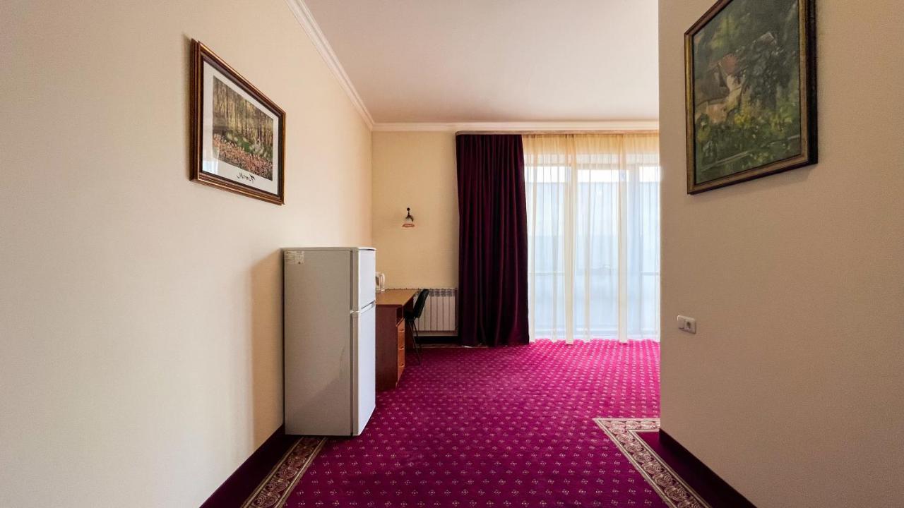 Olympavan Hotel Jereván Kültér fotó
