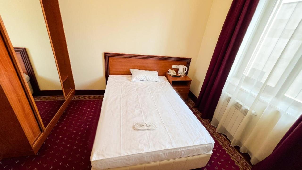 Olympavan Hotel Jereván Kültér fotó