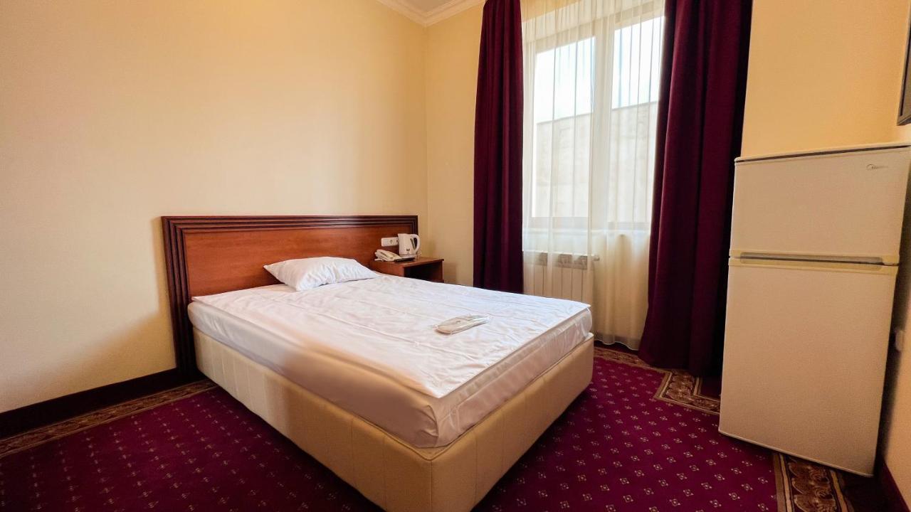 Olympavan Hotel Jereván Kültér fotó
